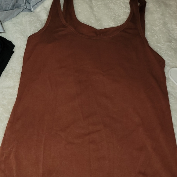 Tank tops - Picture 3 of 4